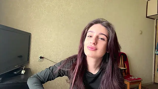 ElviDesire online show from April 19, 2026, 8:35 am