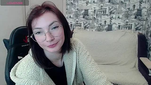 Sweet Berry   online show from May 12, 2026, 4:42 am