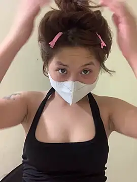 Ninaa18 online show from May 23, 2026, 5:39 pm