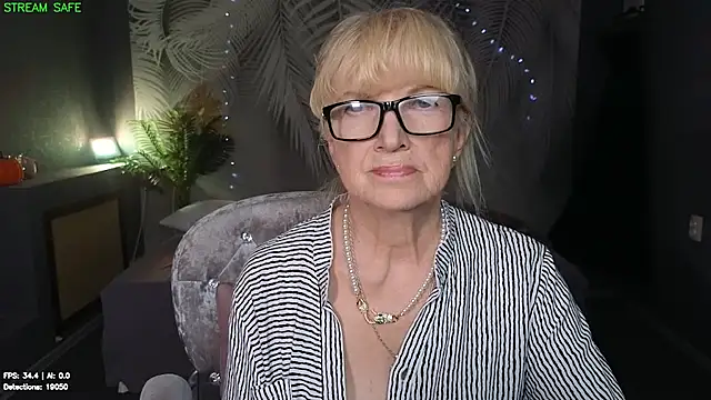 Snapshot of Dr_Mireille chatting on June 24, 2026, 8:57 am Dr Mireille online show from June 24, 2026, 8:57 am