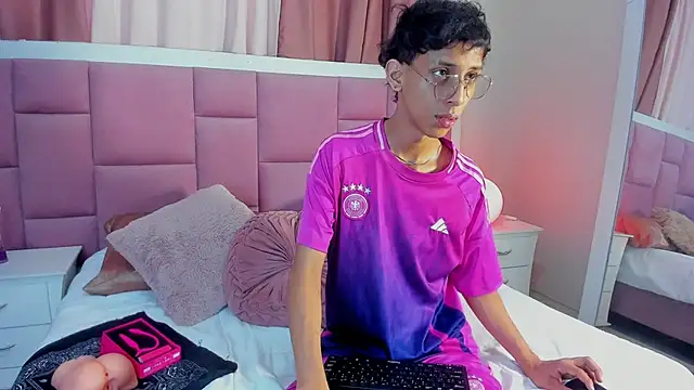 dax blaze online show from June 3, 2026, 1:46 pm