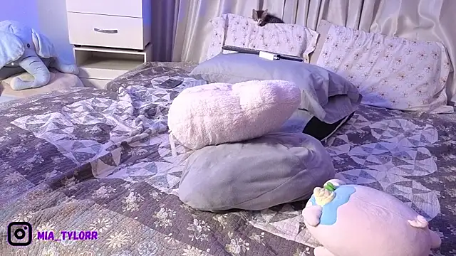 Mia Tylor01 online show from July 1, 2026, 2:57 am