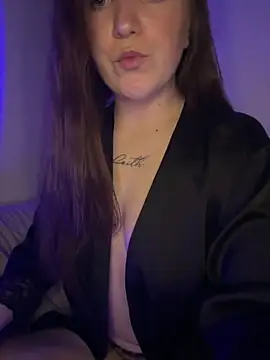 kisaaaaaa online show from April 21, 2026, 11:18 pm