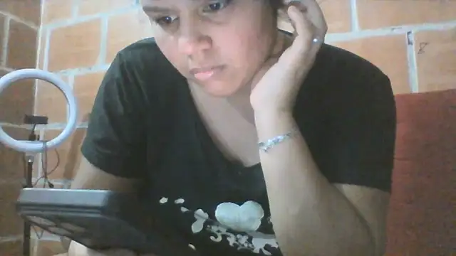 Snapshot of Candelita-hott chatting on May 25, 2026, 3:34 am Candelita-hott online show from May 25, 2026, 3:34 am