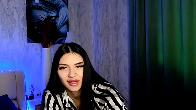 Holly Beck online show from May 28, 2026, 12:30 am