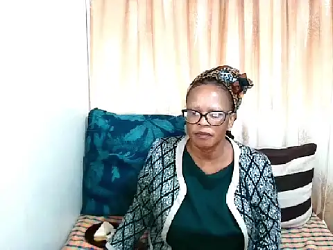 Snapshot of Ebony_Bloom69 chatting on June 17, 2026, 4:37 am Ebony Bloom69 online show from June 17, 2026, 4:37 am