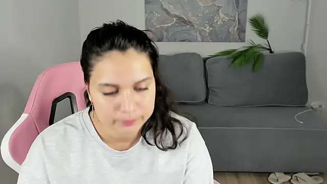 Snapshot of Vivien_Ross chatting on May 18, 2026, 4:13 pm Vivien Ross online show from May 18, 2026, 4:13 pm