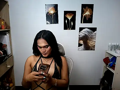 Snapshot of YourHot_Nica chatting on April 22, 2026, 1:34 pm YourHot Nica online show from April 22, 2026, 1:34 pm