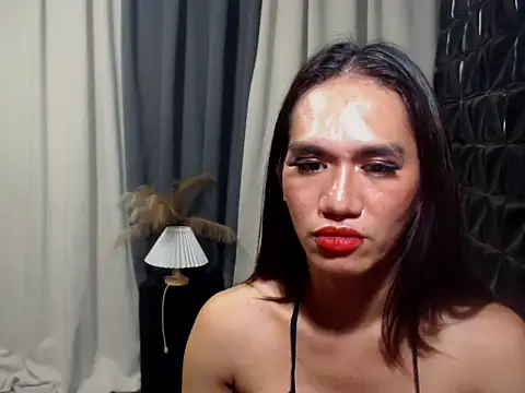 Snapshot of Queen_Haliyah chatting on May 16, 2026, 1:02 am Queen Haliyah online show from May 16, 2026, 1:02 am