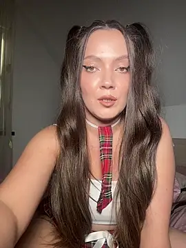 AlyraMoon online show from July 11, 2026, 4:21 pm