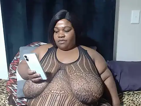 Snapshot of BBWMIDGET40 chatting on April 25, 2026, 4:26 pm BBWMIDGET40 online show from April 25, 2026, 4:26 pm