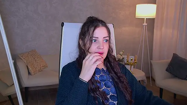 AureliaVane online show from June 17, 2026, 4:08 pm