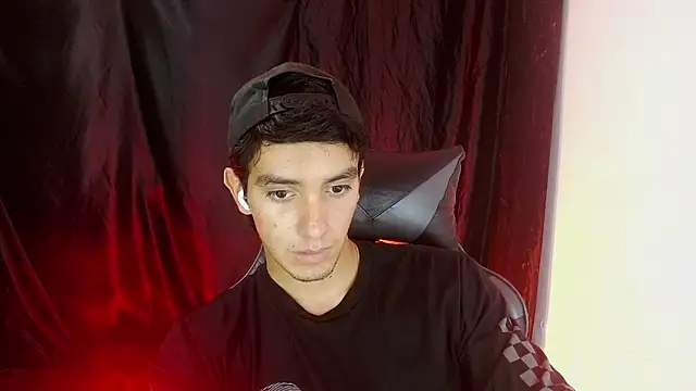 Snapshot of dante_18cm_ chatting on May 14, 2026, 12:50 am dante 18cm online show from May 14, 2026, 12:50 am