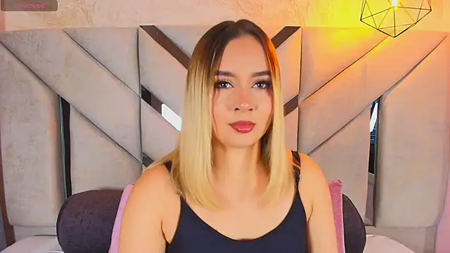 Snapshot of Sofia_pamela_ chatting on June 6, 2026, 6:34 pm Sofia pamela online show from June 6, 2026, 6:34 pm