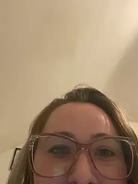 mamiiiiiiiiiiiiii online show from April 21, 2026, 3:02 am