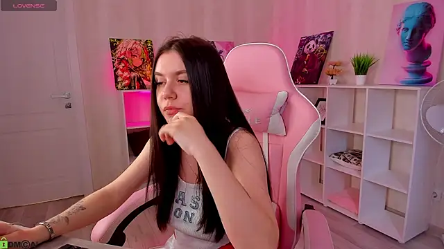 Sandra-Miragee online show from April 23, 2026, 10:03 am