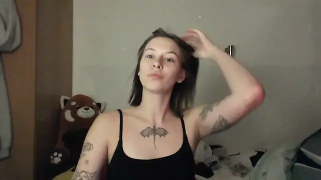 Snapshot of JuicyErika chatting on May 27, 2026, 11:35 pm JuicyErika online show from May 27, 2026, 11:35 pm