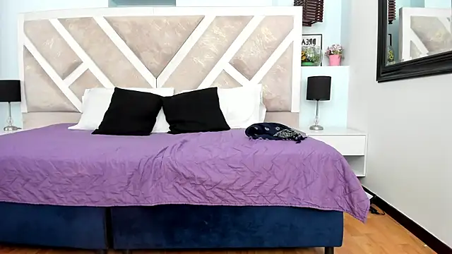 Mia Velez1 online show from April 26, 2026, 4:10 am