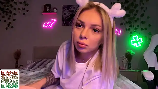 CandyRass online show from May 3, 2026, 7:36 am