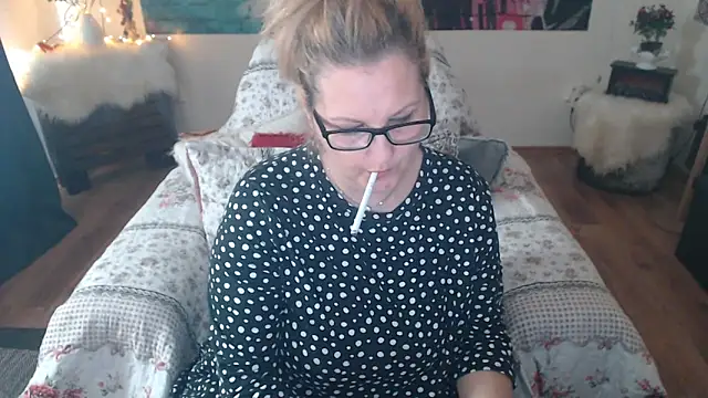 Divineblond online show from March 21, 2025, 1:45 pm