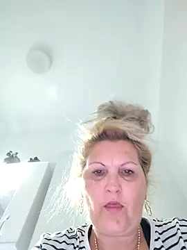 Divineblond online show from October 5, 2025, 2:48 pm