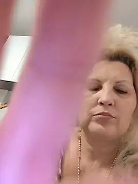 Divineblond online show from February 8, 2026, 8:01 pm