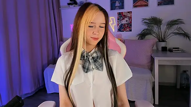Snapshot of Luvienne_Belle chatting on June 2, 2026, 2:13 am Luvienne Belle online show from June 2, 2026, 2:13 am