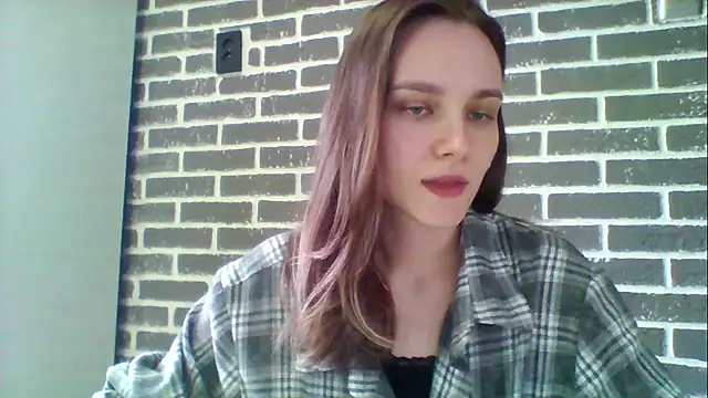 DolcezzaCream online show from April 28, 2026, 11:26 am