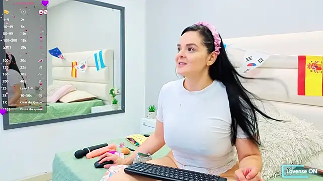 Snapshot of Isabellaa_Reyes chatting on June 22, 2026, 12:13 pm Isabellaa Reyes online show from June 22, 2026, 12:13 pm