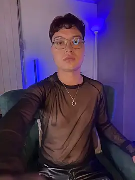 SamaelGarro  online show from April 24, 2026, 3:53 am