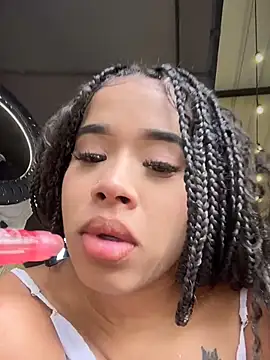 Snapshot of EmmaExoticaXXX chatting on July 3, 2026, 9:43 pm EmmaExoticaXXX online show from July 3, 2026, 9:43 pm