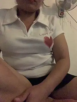 Snapshot of Helen-baby chatting on April 25, 2026, 5:32 am Helen-baby online show from April 25, 2026, 5:32 am