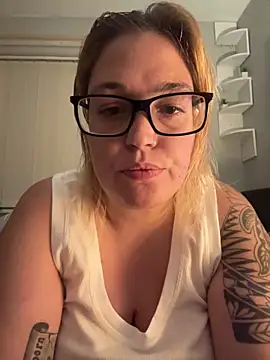 SecretRavenXO online show from June 7, 2026, 10:02 pm