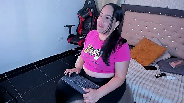 Zoedeleon online show from May 25, 2026, 7:42 pm