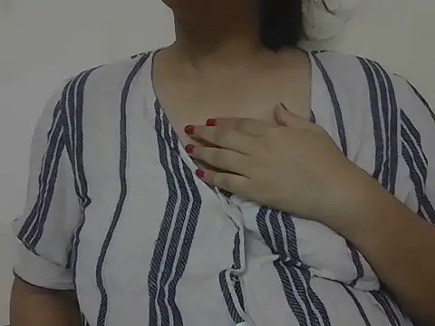 Snapshot of Aayaat__ chatting on July 14, 2026, 4:34 pm Aayaat online show from July 14, 2026, 4:34 pm