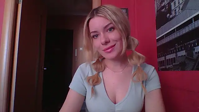 Snapshot of Softy_Aura_ chatting on May 18, 2026, 9:59 am Softy Aura online show from May 18, 2026, 9:59 am