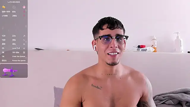 Snapshot of Iamcamilo__ chatting on April 30, 2026, 8:04 pm Iamcamilo online show from April 30, 2026, 8:04 pm