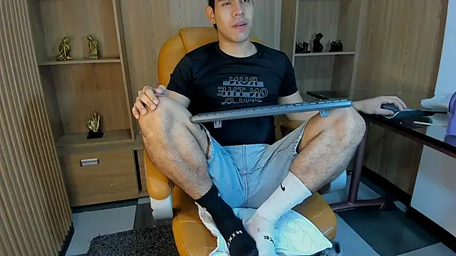 Derek Voss online show from April 28, 2026, 11:48 am