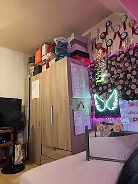 Snapshot of LoLaBellaCiaoo chatting on May 11, 2026, 9:12 pm LoLaBellaCiaoo online show from May 11, 2026, 9:12 pm