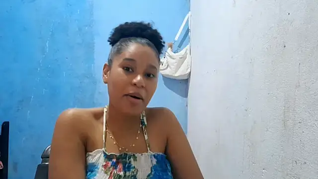 thamiresmiranda online show from April 28, 2026, 1:49 pm