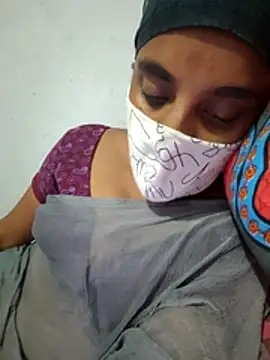 Snapshot of Tamil_Hot_HoneyBee chatting on May 14, 2026, 5:53 pm Tamil Hot HoneyBee online show from May 14, 2026, 5:53 pm