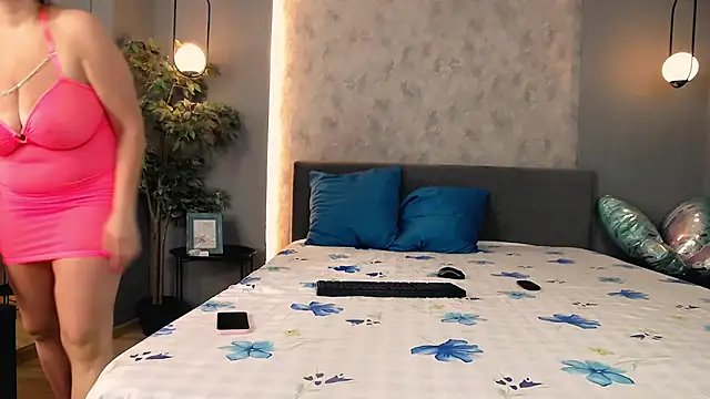 Hellenn Sweet online show from August 3, 2026, 5:06 am