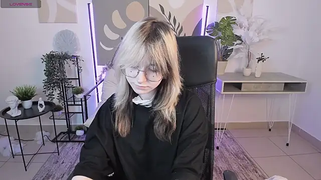 Snapshot of NyxCalderra chatting on May 30, 2026, 4:53 am NyxCalderra online show from May 30, 2026, 4:53 am