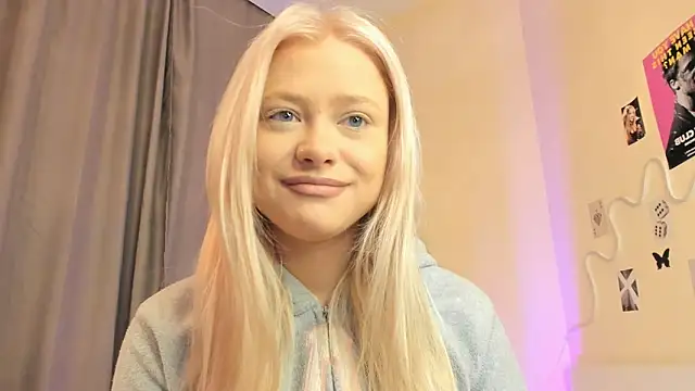 Snapshot of MidnightPoise chatting on June 25, 2026, 5:07 am MidnightPoise online show from June 25, 2026, 5:07 am