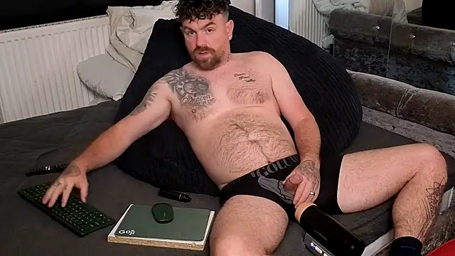 Snapshot of Naughtybihubbyxx chatting on May 6, 2026, 8:30 am Naughtybihubbyxx online show from May 6, 2026, 8:30 am