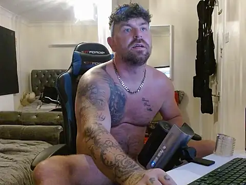 Snapshot of Naughtybihubbyxx chatting on July 8, 2026, 9:19 pm Naughtybihubbyxx online show from July 8, 2026, 9:19 pm