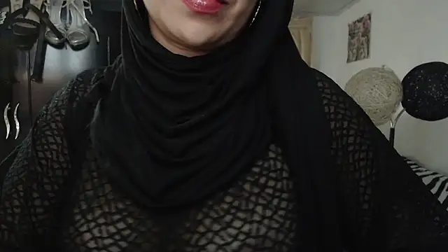 Snapshot of nadia__abaud chatting on December 27, 2024, 8:24 am nadia abaud online show from December 27, 2024, 8:24 am