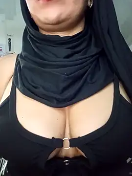 Snapshot of nadia__abaud chatting on January 2, 2025, 5:14 am nadia abaud online show from January 2, 2025, 5:14 am