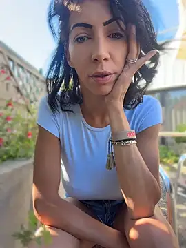 Yasmiinee online show from June 14, 2026, 7:43 am