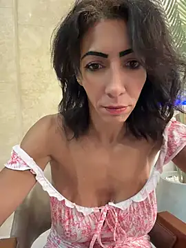 Snapshot of Yasmiinee chatting on June 24, 2026, 7:24 pm Yasmiinee online show from June 24, 2026, 7:24 pm